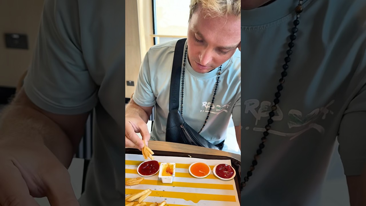 Lifehack how to eat French Fries 🍟 with all sauce #mcdonalds #extrafries #loveburger