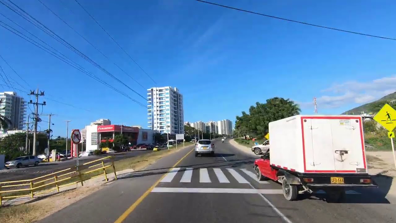 VOLANDO EN DRONE 4K - DRIVING   LLEGANDO A SANTA MARTA - COLOMBIA
