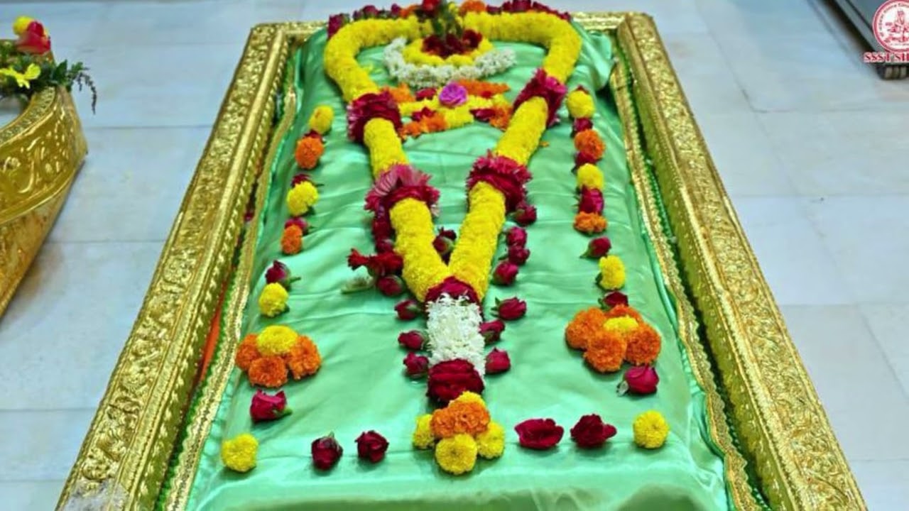 Sai Bhajan 340(Hindi)From Sainath Bhajanmala by Savitribai T mentioned in Sai Satcharitra ch 2&29.