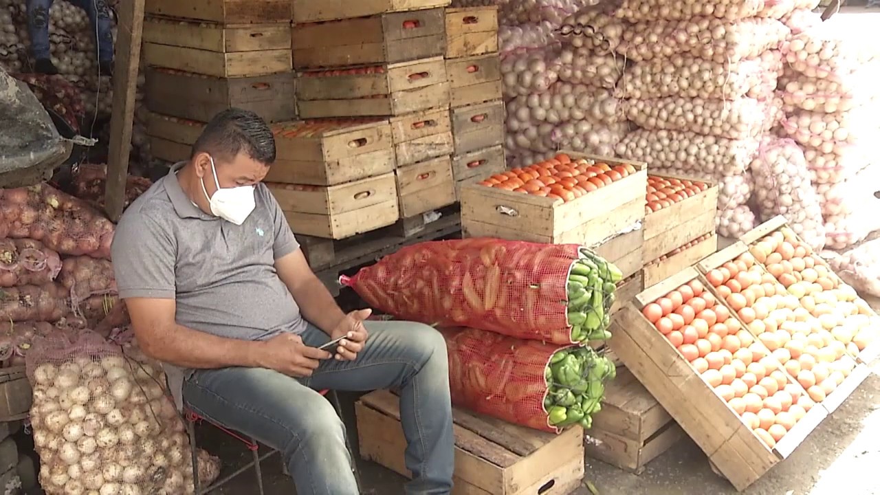 Vendedores de La Tiendona aseguran que tiene producto pero no logran venderlo