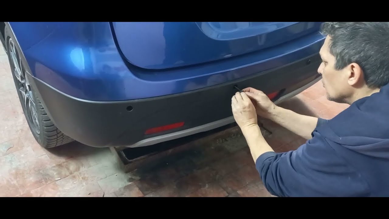 Suzuki SX4 instalación de sensores de aparcamiento