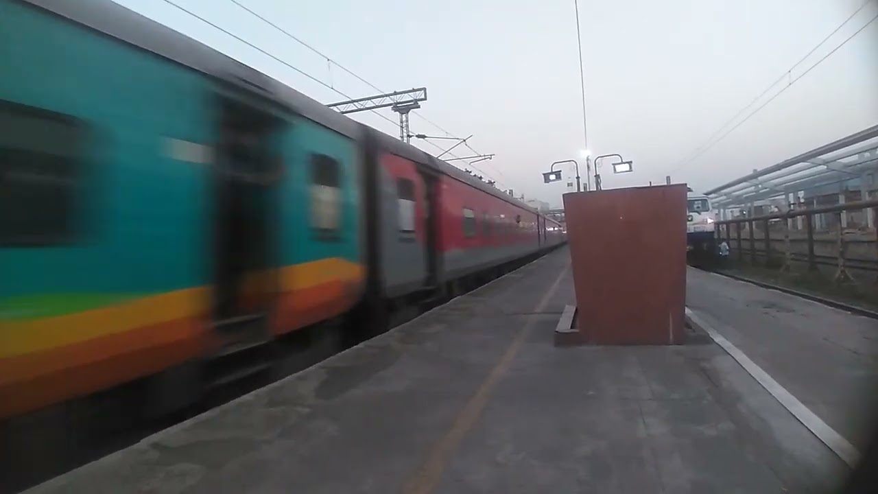 12296 Danapur - SMVT Bengaluru Sanghmitra Superfast Express with Vijaywada Wap-7 #train #railway 