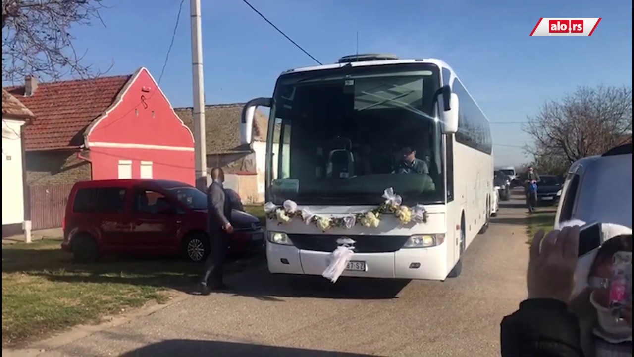 Ražnatovići stigli po Bogdanu! Ceca nazdravlja sa prijateljima!