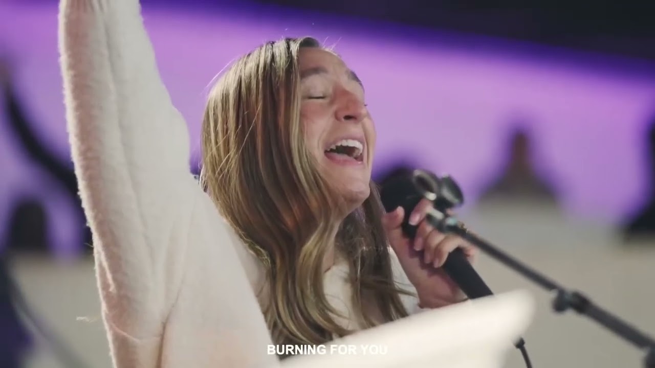 Give me Oil + Sing Hosanna | Sarahbeth Smith | UPPERROOM