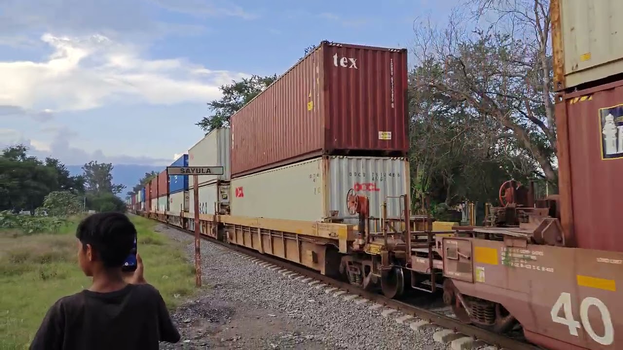 Intermodal agarrando vuelo para poder subir la cuesta de Sayula Jalisco!
