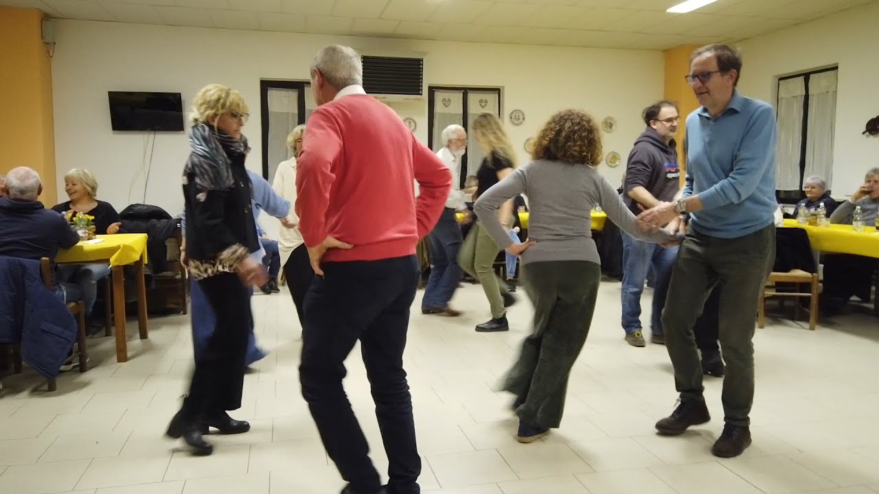 A Menconico alla Tana del Lupo, si mangia e si balla con la musica delle 4 Province.