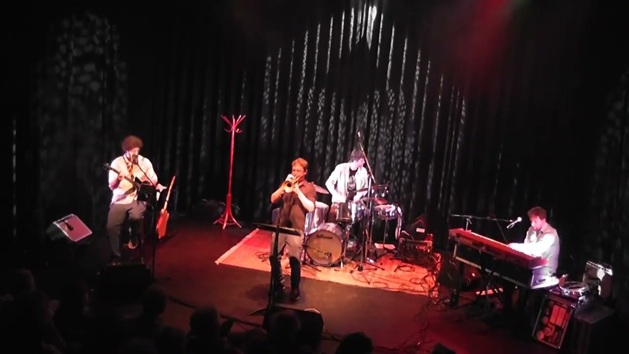 Aqua Blue - Ryan Carniaux, Mike Roelofs, Daniel Jonkers, Bart Oostindie