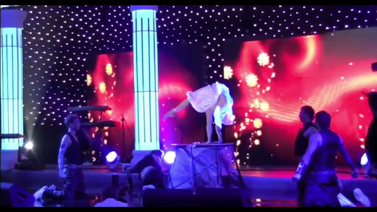 Extreme Flexible Performer