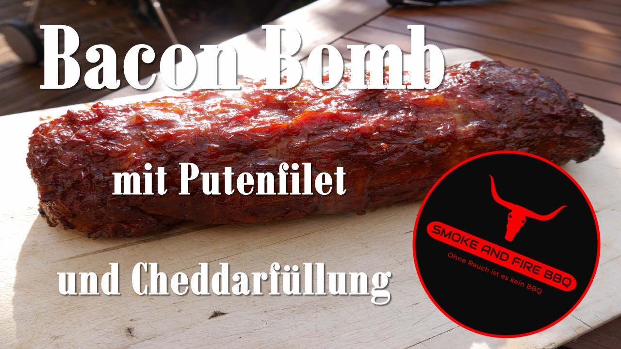 Bacon Bomb mit Putenfilet und Cheddar, Pflaumen Füllung