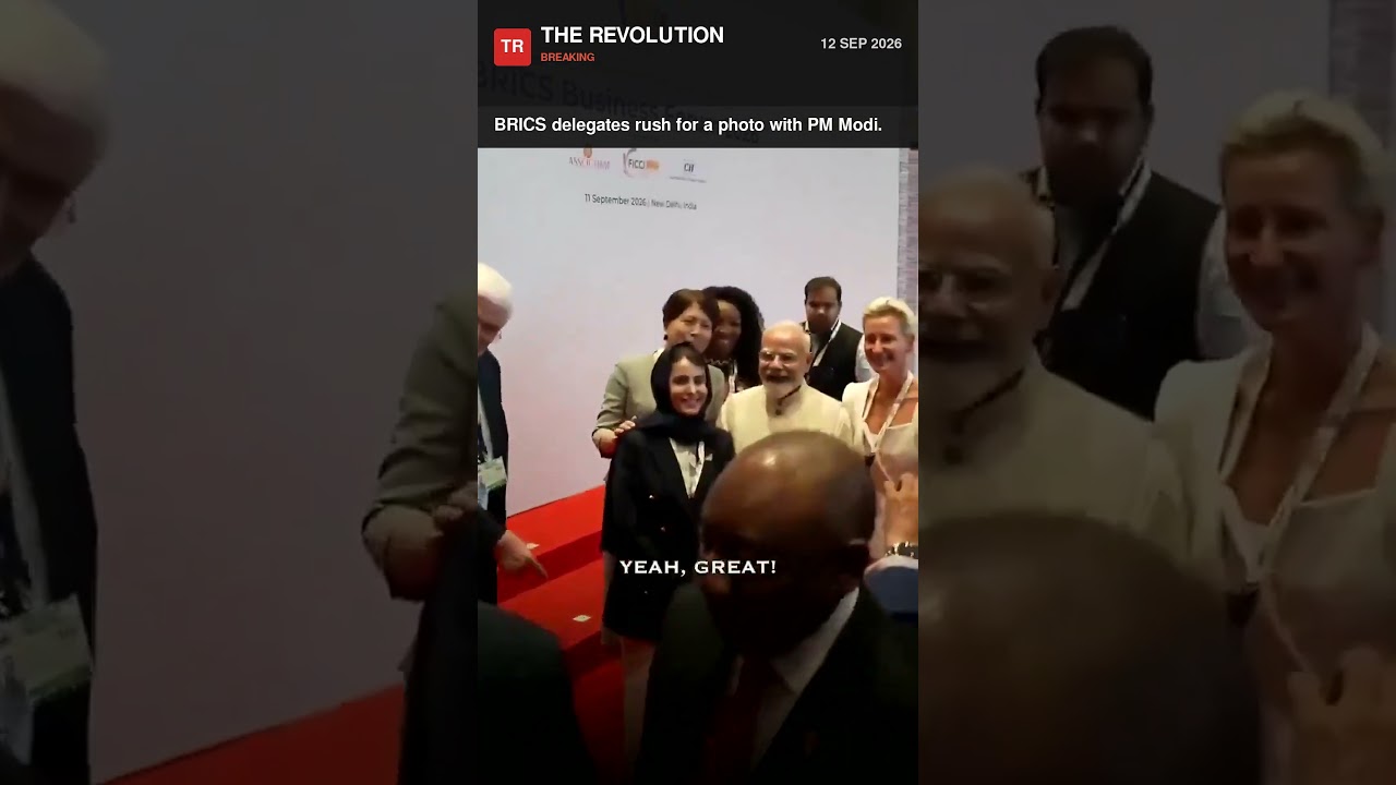 BRICS Delegates RUSH for Photo with PM Modi | 