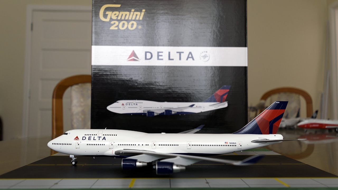 Распаковка и обзор самолёта Gemini Jets 1:200 Delta Air Lines 747-400