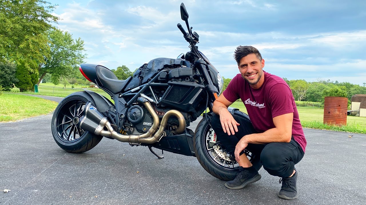 Устанавливаю выхлопную систему Termi Race на Diavel моего отца!!!