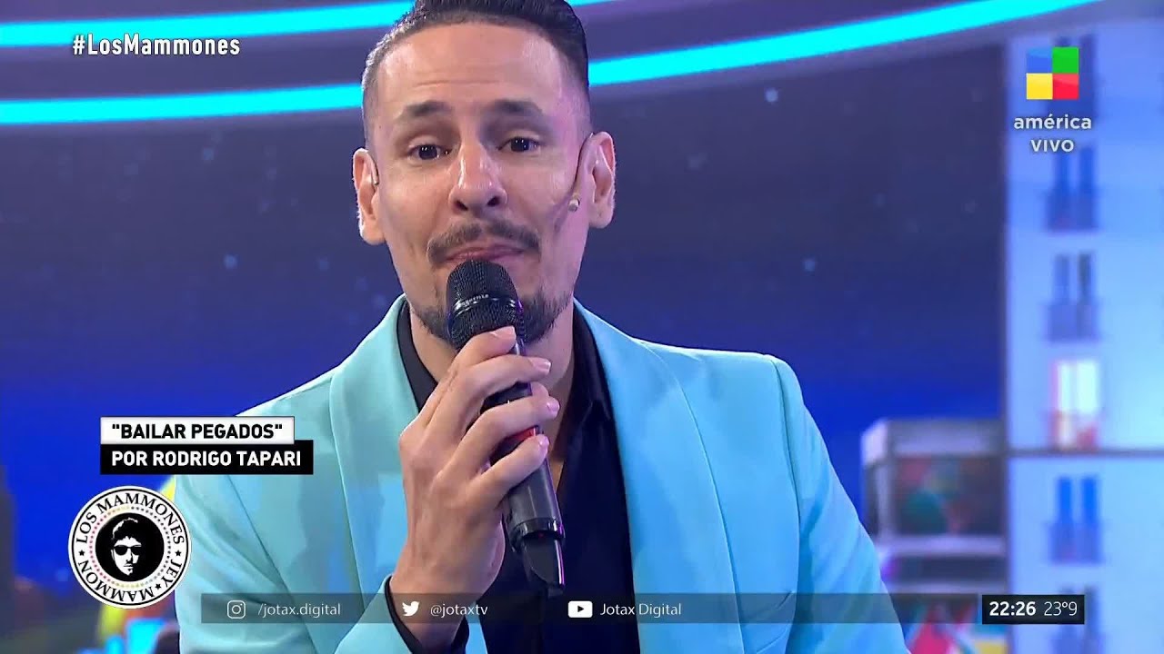 🎤 @RodrigoTapariOficial cantó en el piano junto a Jey Mammon 🤩