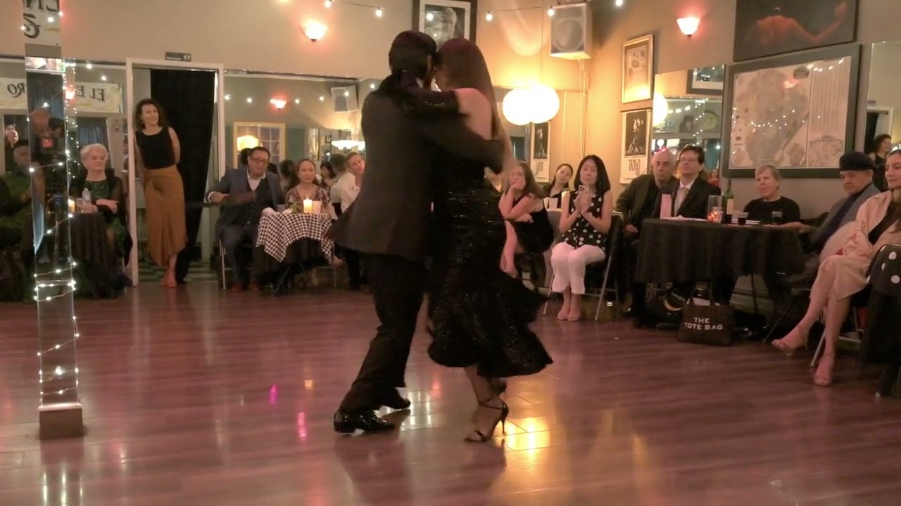 Jose Luis Salvo and Carla Rossi at Milonga de Pipe and Anna 2/4