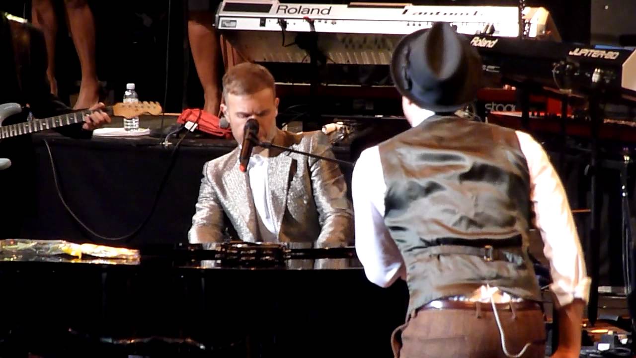 Olly Murs and Gary Barlow - Shine @ Royal Albert Hall, London 06.12.2011