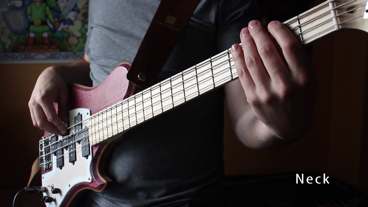 Trying out a bass with three precision pickups (Tripppler)