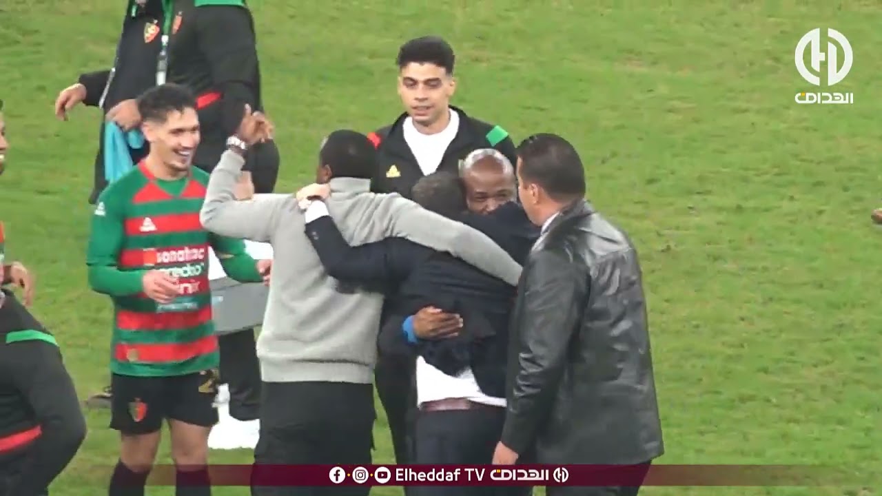 شـــاهد.. عناق حار بين موكوينا وحاج رجم بعد الفوز بالداربي