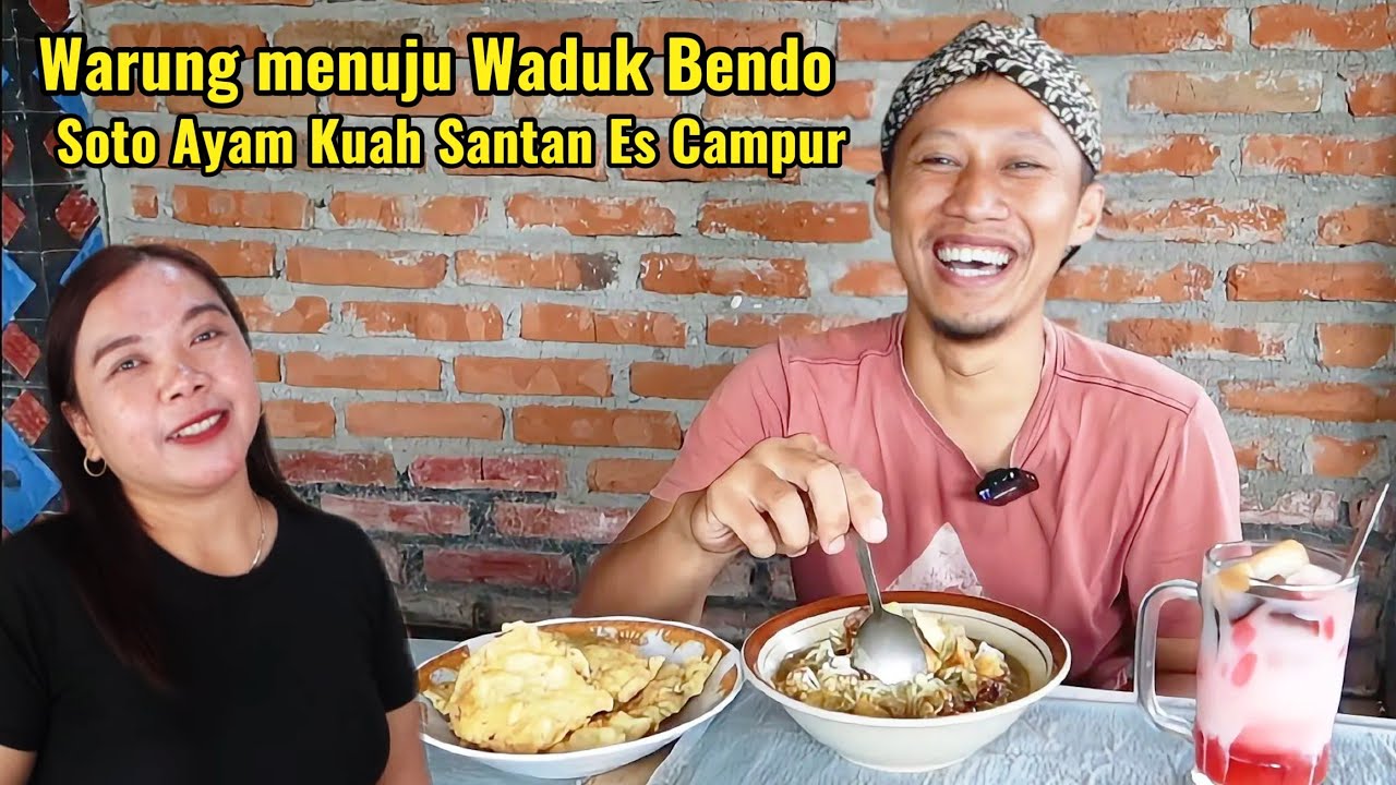 Warung Pedesaan di jalur Waduk Bendo dengan menu soto ayam kuah santan dan es campur