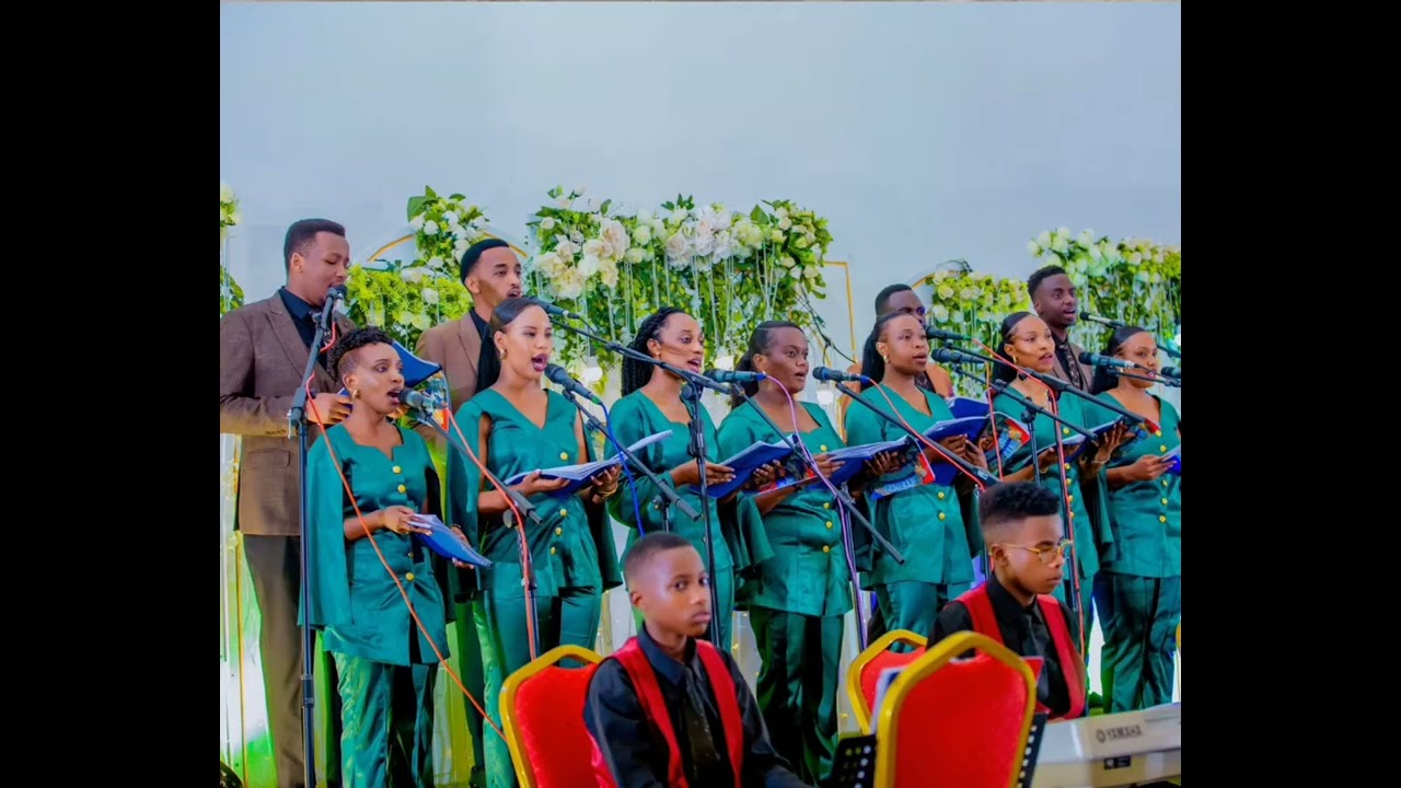 Sanctus by Henryk Jan Botor Performed by Voce Dolce grp in Butare catholic Diocese Cathedral Parish.