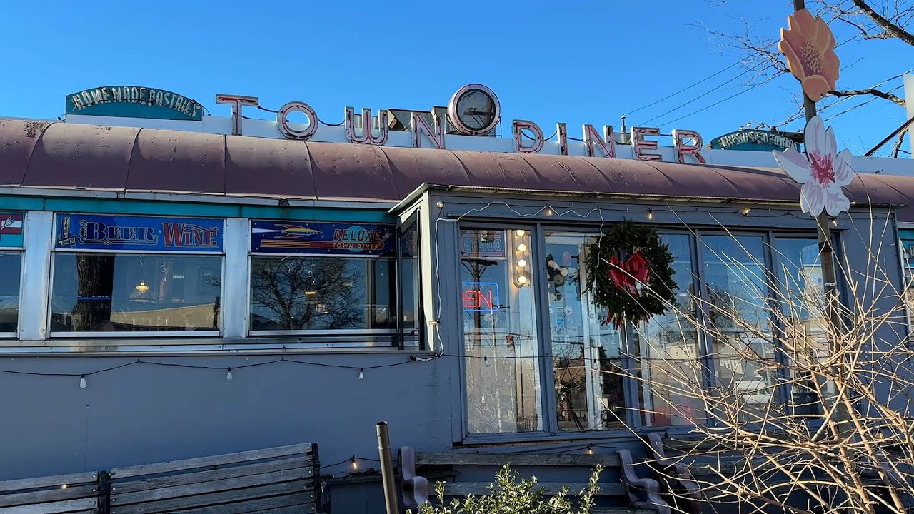 Deluxe Town Diner