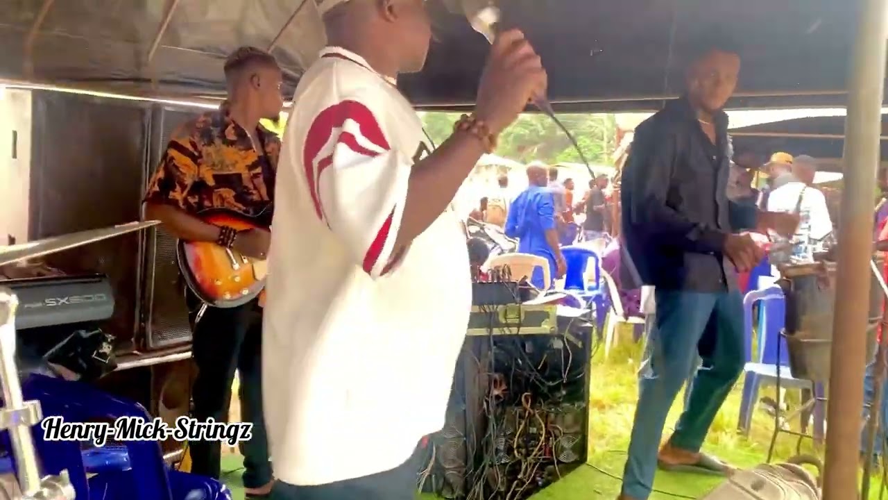 De great Onyelelue performed Emeni oghor live at Abavo