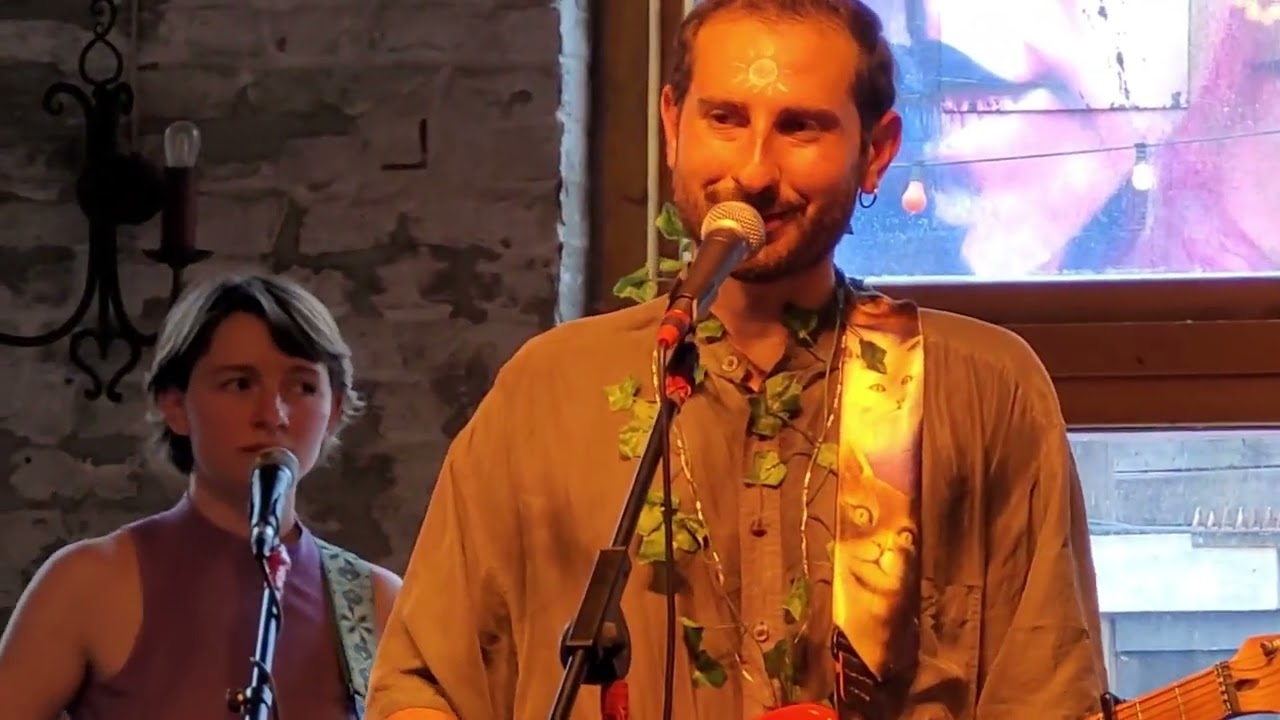 Sweet Potato Gentleman - Living With An Alien Live in Berlin