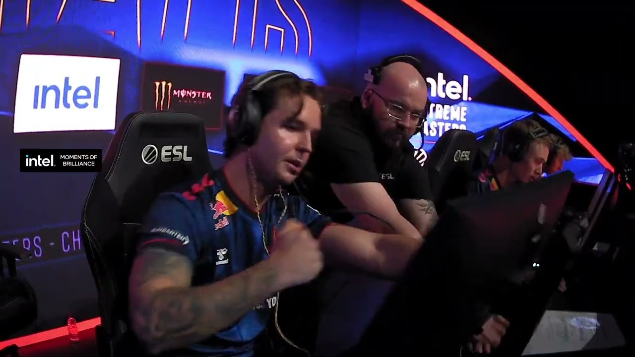 Device Punches The Monitor Crazy During A CS2 Tournament !!!!
