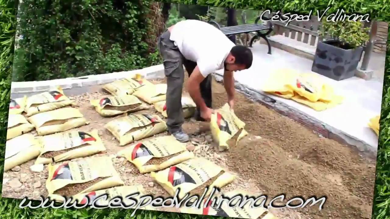 Cómo instalar cesped Artificial - (2/13) -  Añadir mezcla de Arena y Agua