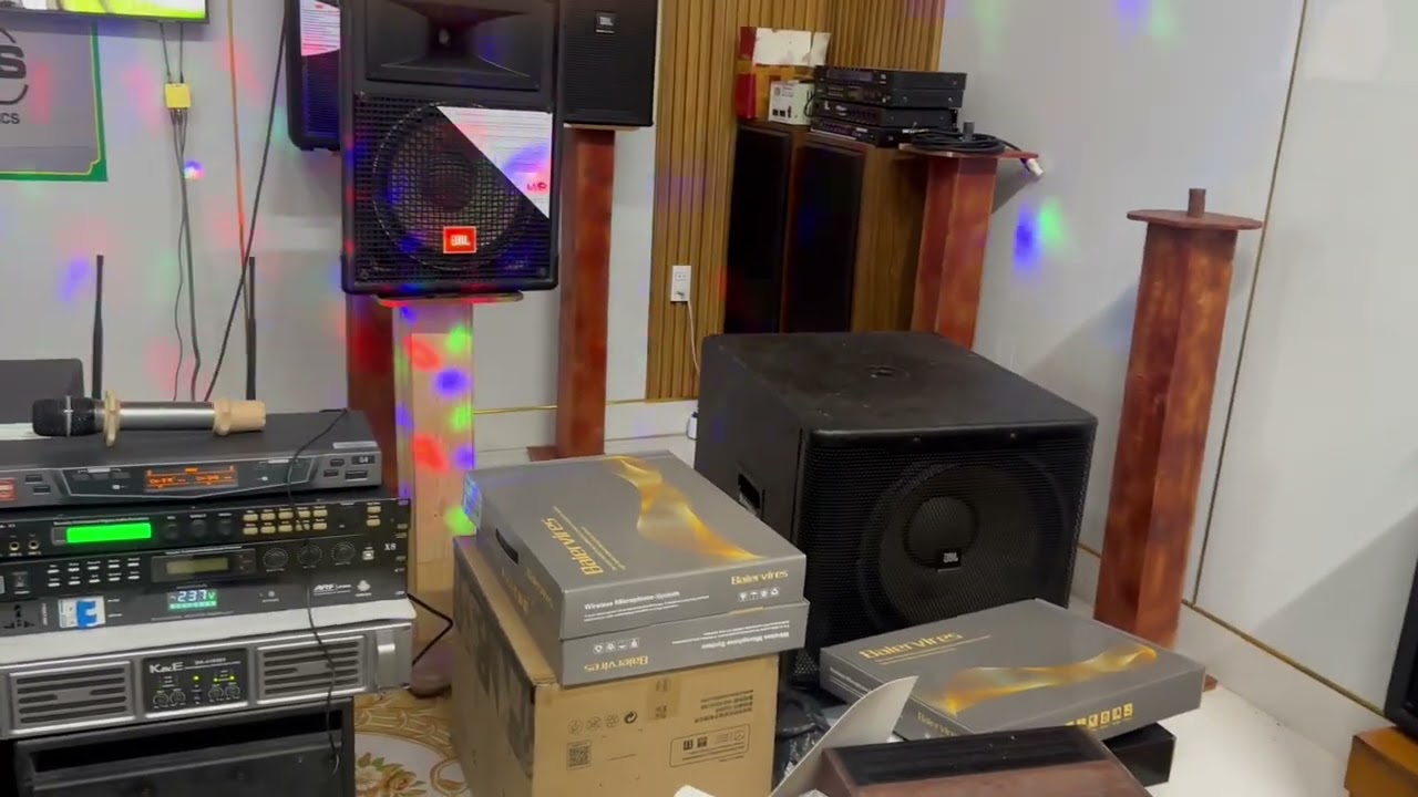 Giá cực tốt . JBL USA lh 0973495429