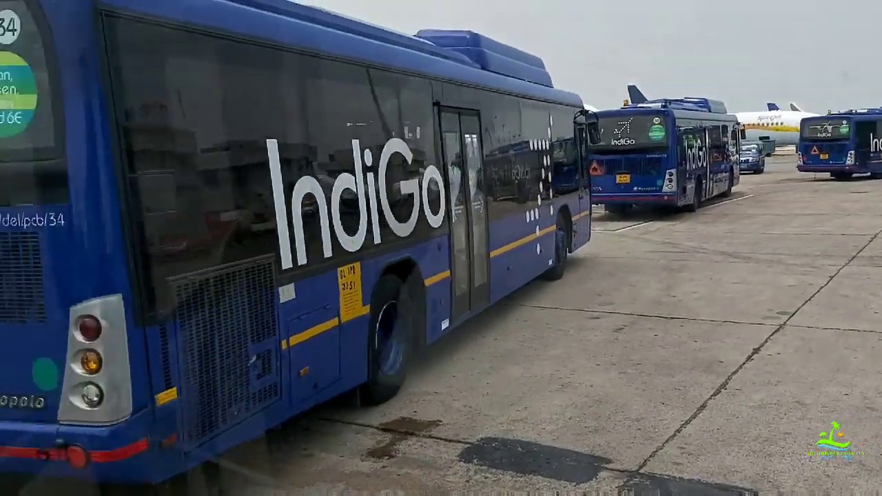 Traffic Jam at Delhi International Airport by Shuttle Bus|Airport Shuttle bus waiting at IGI airport