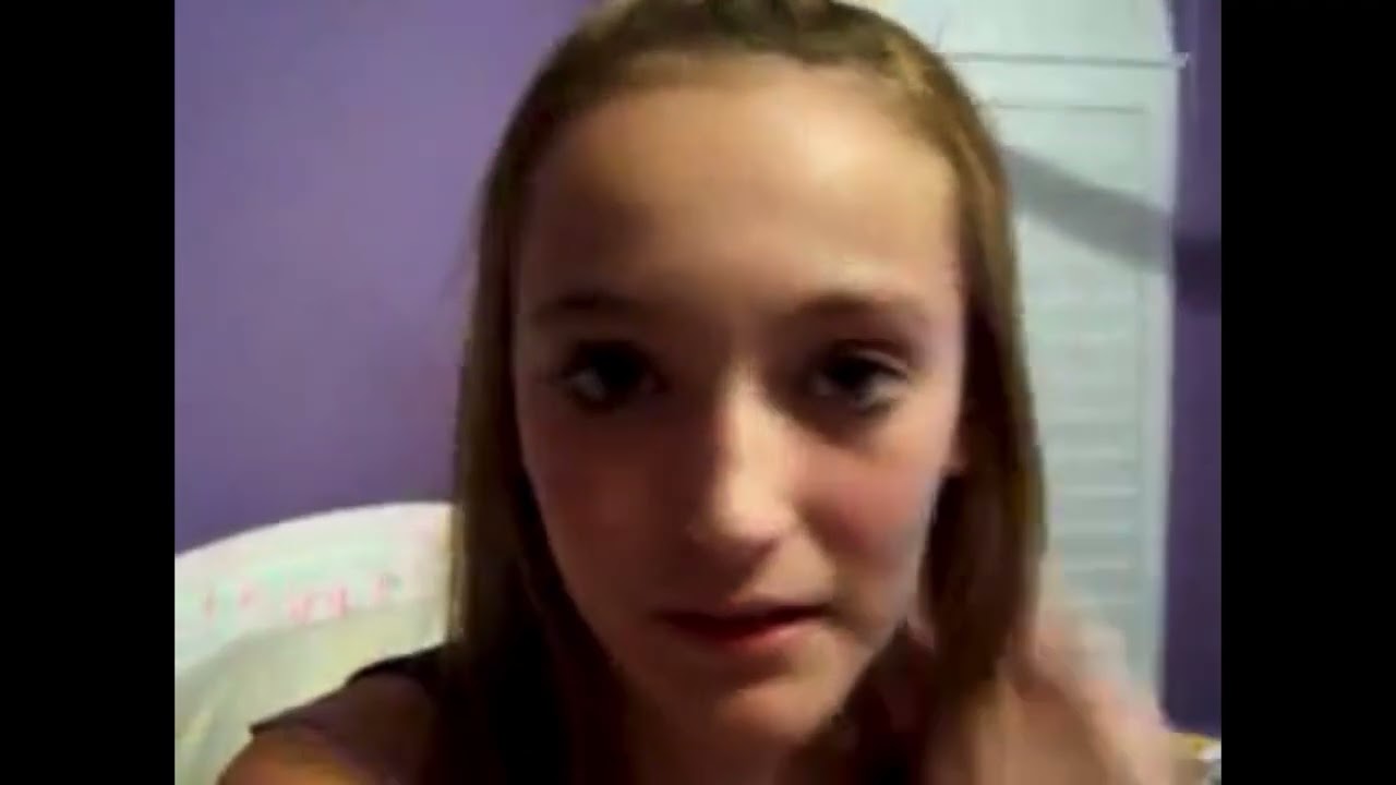 Girl burping loud (record long belch at beginning)