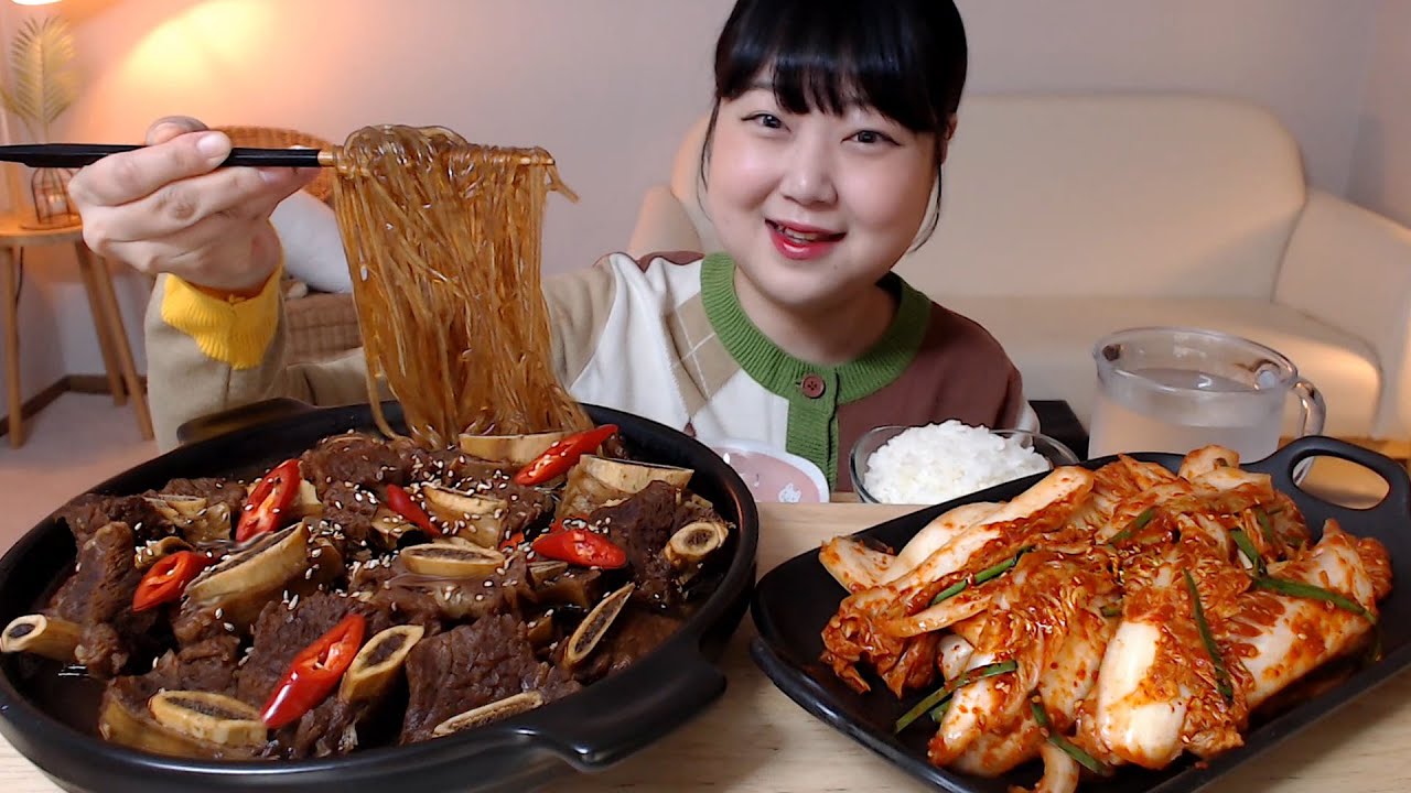 소갈비찜 당면사리 배추겉절이 먹방 Galbi jjim with noodles Kimchi Koreanfood Mukbang Eatingsound