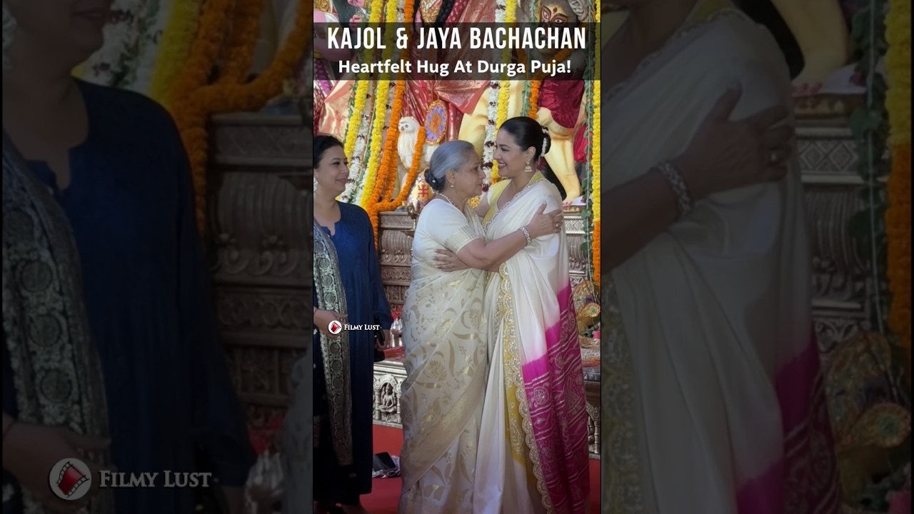 Kajol Hugs Jaya Bachchan ❤️ | North Bombay Sarbojanin Durga Puja 2025 | FILMY LUST |