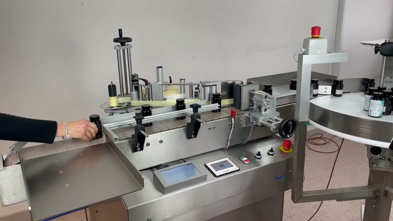 Etichettatrice automatica Pk-LINE-XPro-RR per prodotti cilindrici. Packin.