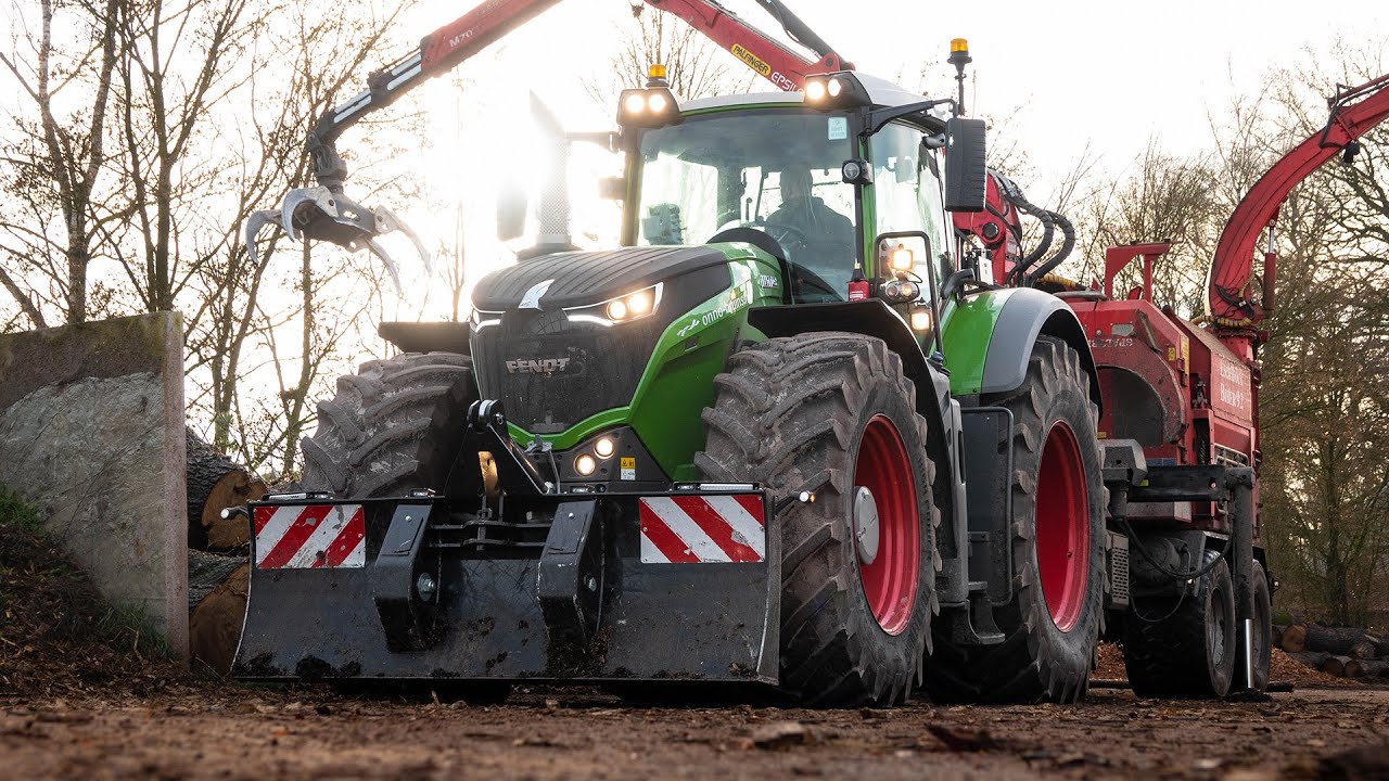 Wood Chipping with FENDT 1038 Vario | Crushing Wood | Onno Bruins