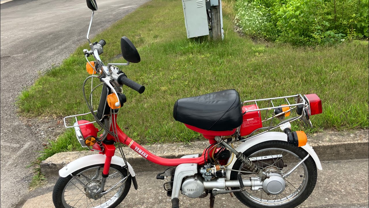 LATE NIGHT TALKING IN A TENNESSEE TOWN | Old Yamaha QT50 Moped 1980 Model | 2 - Cycle Scooter