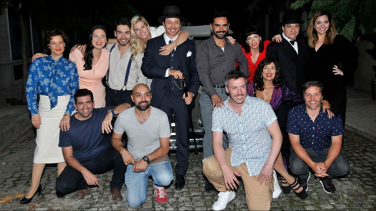 Albert Bar&oacute; sali&oacute; con sus compa&ntilde;eros de elenco por la noche porte&ntilde;a y qued&oacute; sorprendido