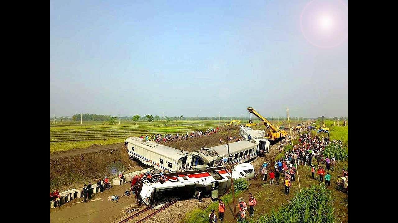 Simulasi Nyata Kecelakaan KA 86 Sancaka Tabrakan Dengan Truk Angkut Bantalan Rel ●CC 201 130R Pamit