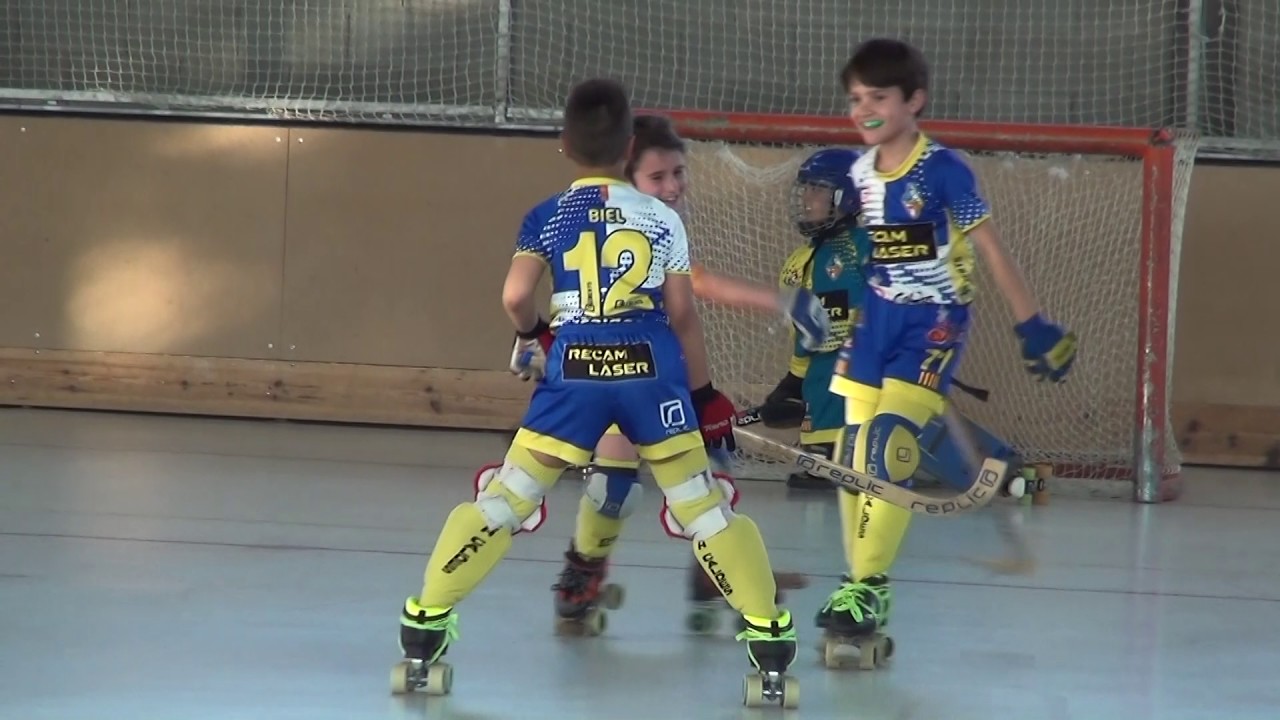 H.C. Castellar - C. H. Caldes. Partit de hoquei de la categoria prebenjamí-iniciació 08/04/2017