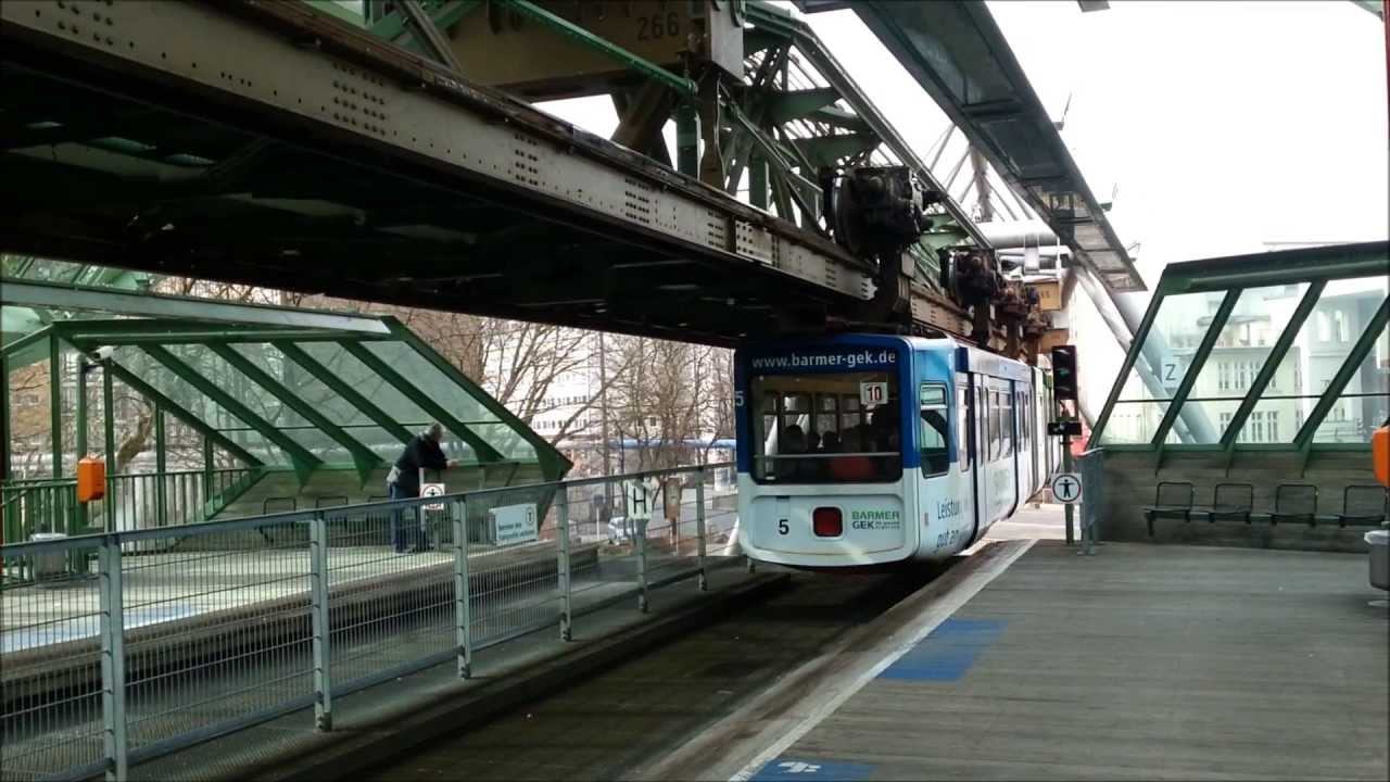 Wuppertaller Schwebebahn.Вуппертальская подвесная дорога. Schwebebahn Wuppertal. Германия.