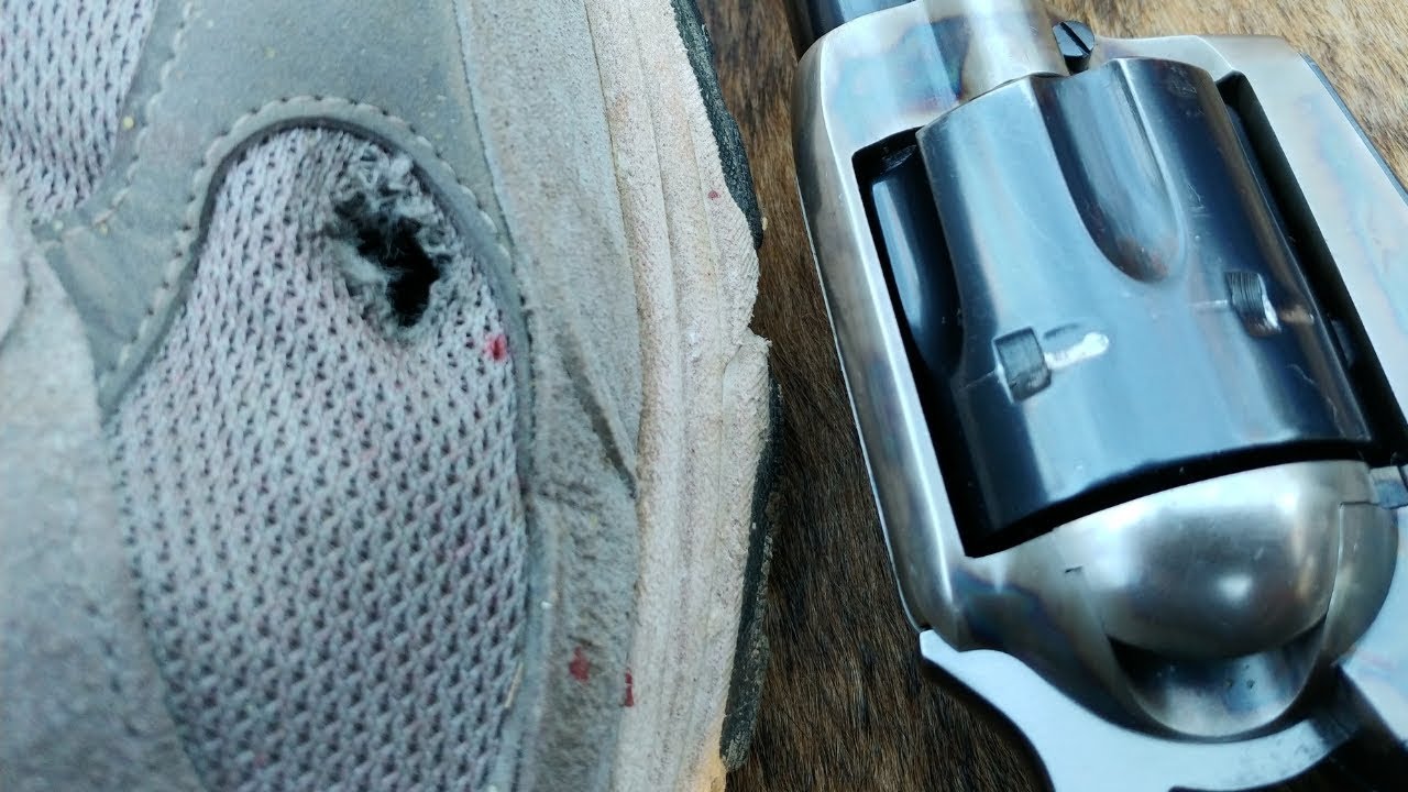 Как НЕ следует носить Colt Single Action Army