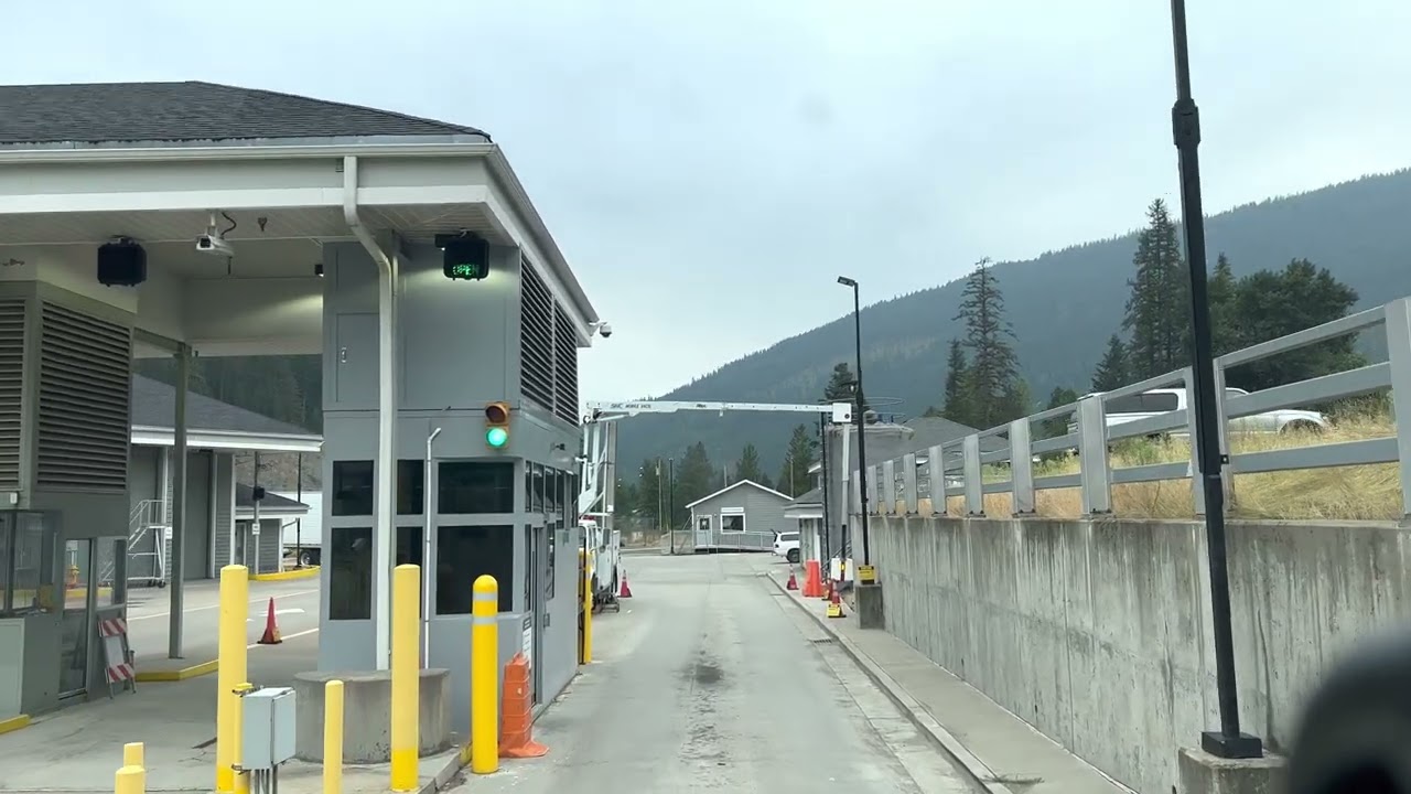 CROSSING CANADA/USA BORDER.  KINGSGATE/EASTPORT BC