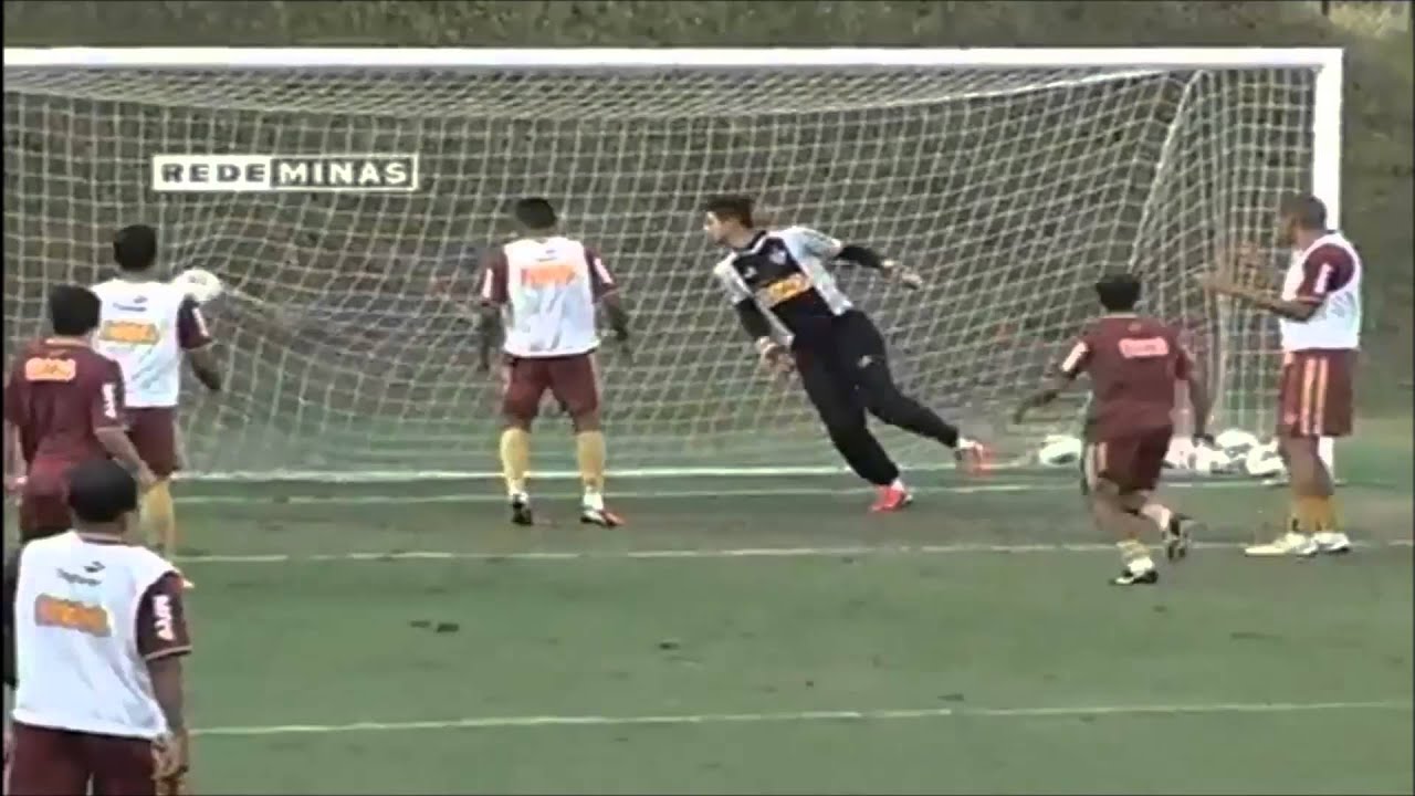 Ronaldinho - Freestyle At Training - 2013/2014 - Atletico MG [NEW!!]