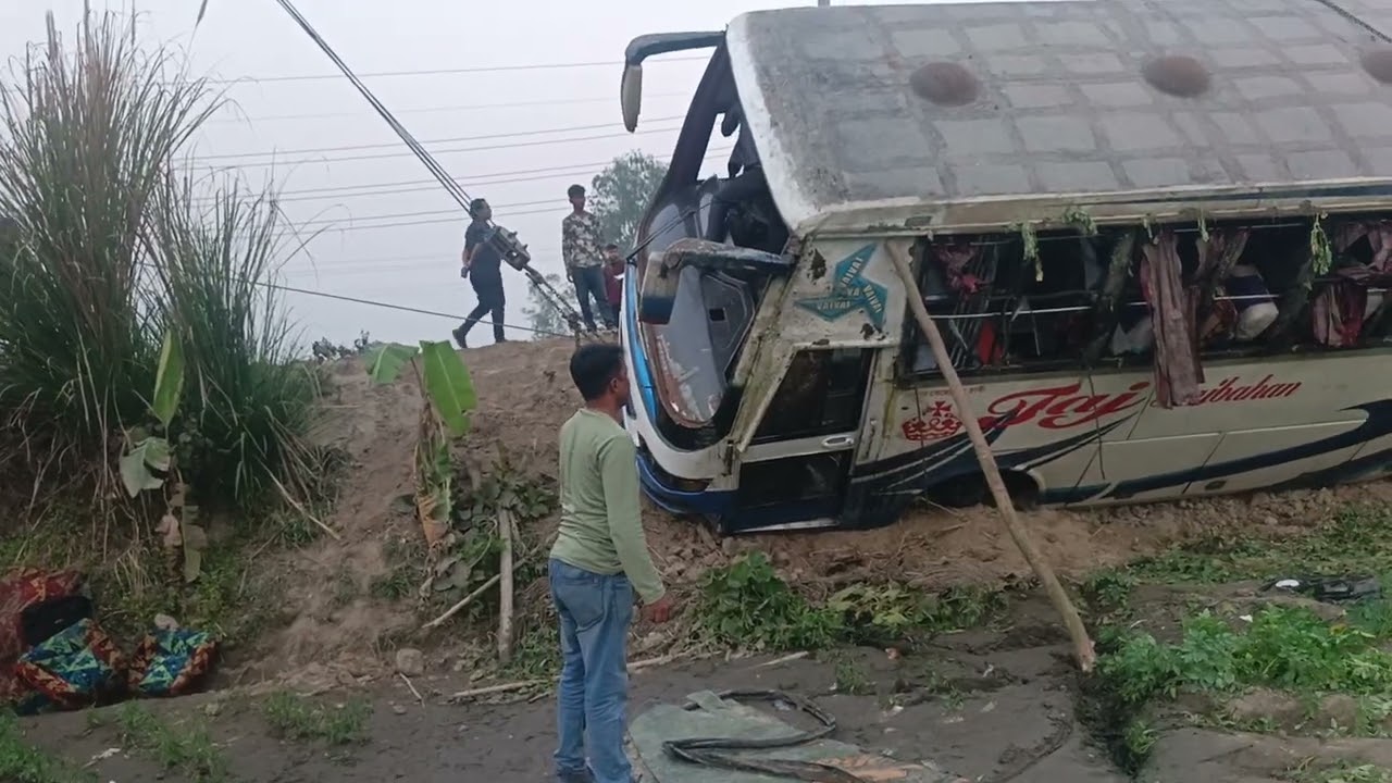 ড্রাইভার অসাবধানতার কারণে 