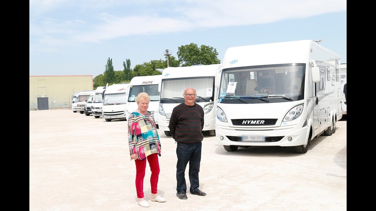 Ils nous font visiter leur camping-car Hymer B 798 SL: les Bretons Yvonne et Robert