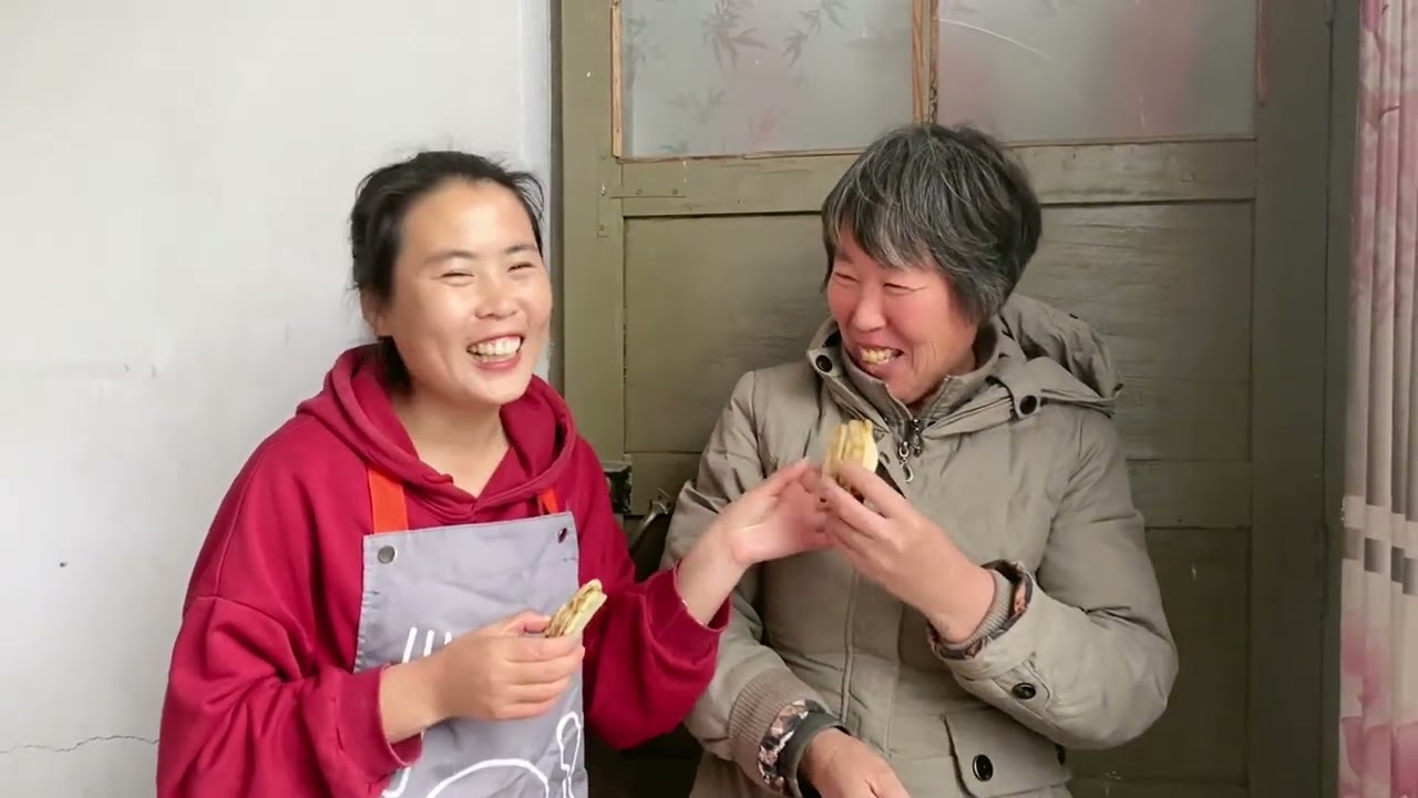 家里损失800块钱，小红心里打着小算盘讨好老妈，成功化解了危机 #我的农村真实生活 #三农 #农村日常 #父母 #父母的爱最伟大 #原创视频 #勤劳 #家