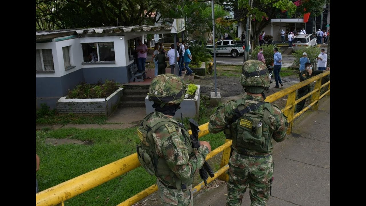 Ejército desbloquea varias vías de Cali cerradas en el marco del paro nacional