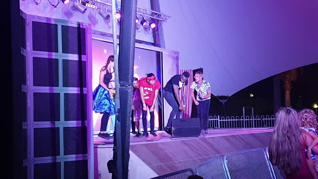 Club Mac Alcudia Chicken Dance Hotel saturno marte jupiter Majorca mallorca