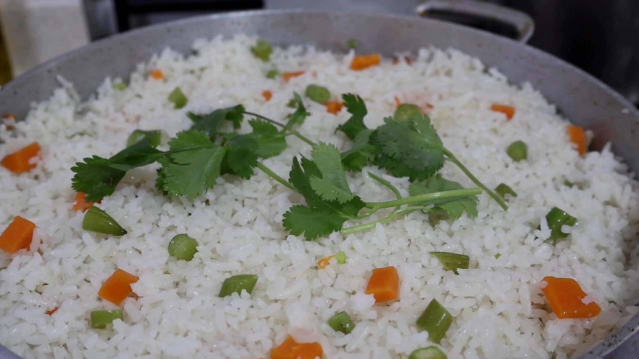 Así preparo 1 kilo de arroz blanco para 25 personas fácil y delicioso