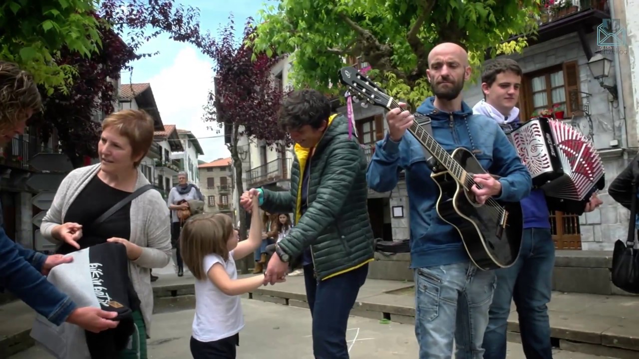 Lesaka - Gure Esku Dagoren historia - Mannequin Challenge Eman Bortzekoa